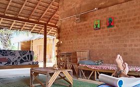Nguel Du Saloum - Chez Abdou Et Mar